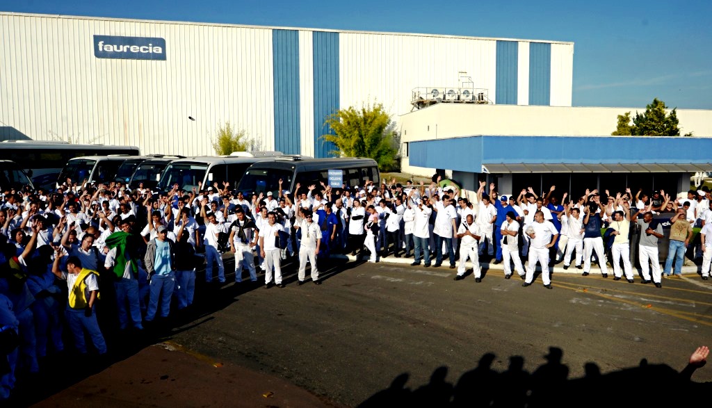 Faurecia: Metalúrgicos aprovam acordo salarial para três anos